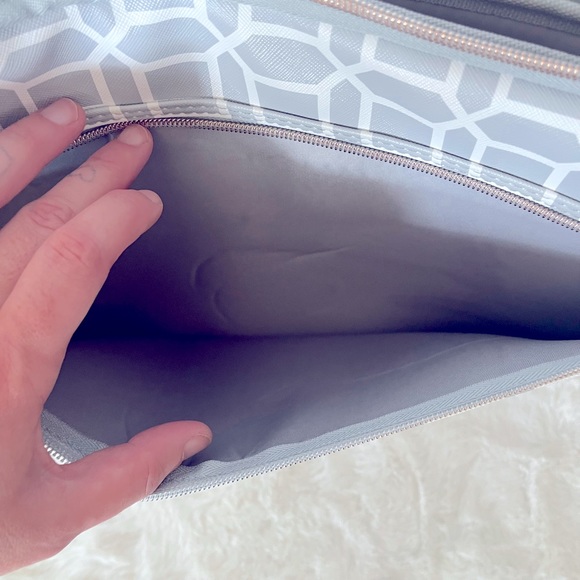 NWOT Studio C MacBook Case - Picture 3 of 4